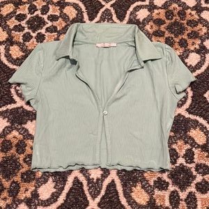 GREEN LOVE TREE BUTTON CLOSURE CROP TOP